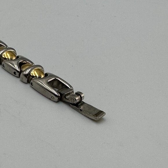 Bulova Watch Women Silver Gold Two Tone White Dial BROKEN Clasp New Battery - Picture 8 of 11